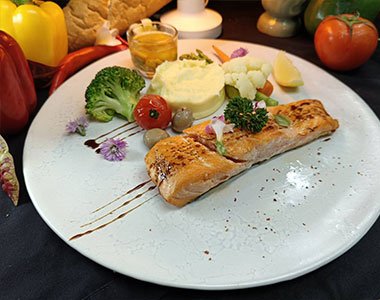 Char-Grilled Salmon Fillet (ปลาแซลมอนย่าง)