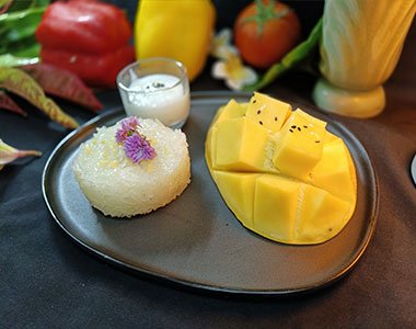 fresh mango and sticky rice dish